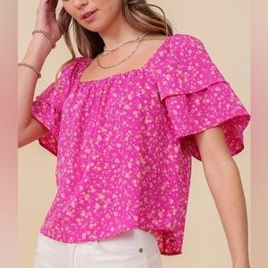 🩷 NWT! Pink Floral Ruffle Blouse